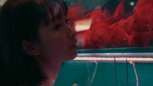 吃瓜喝酒少女,吃瓜喝酒少，青春活力无限